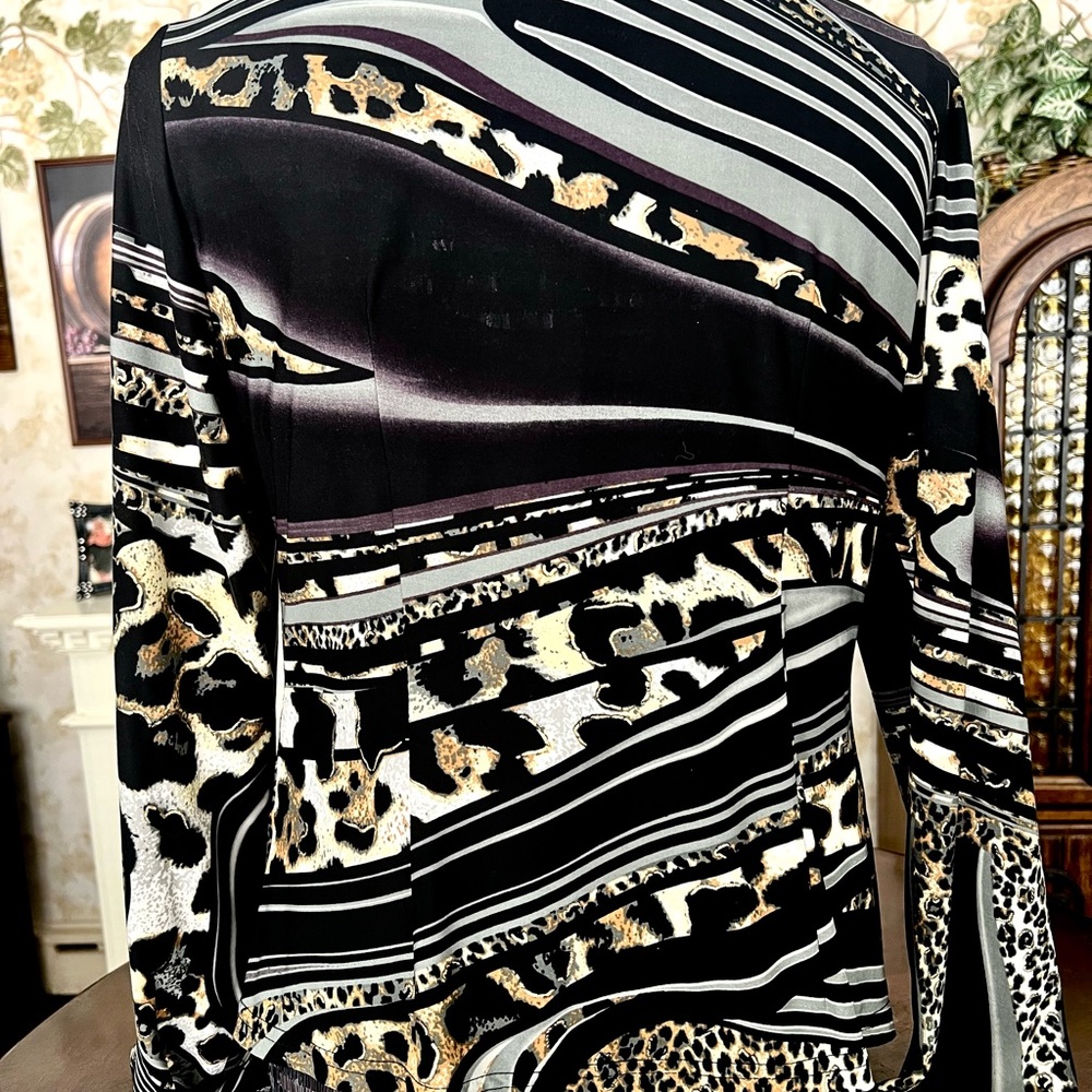 Stylish Black and Gold Women's Jacket with matching shell - Picture 2 of 2